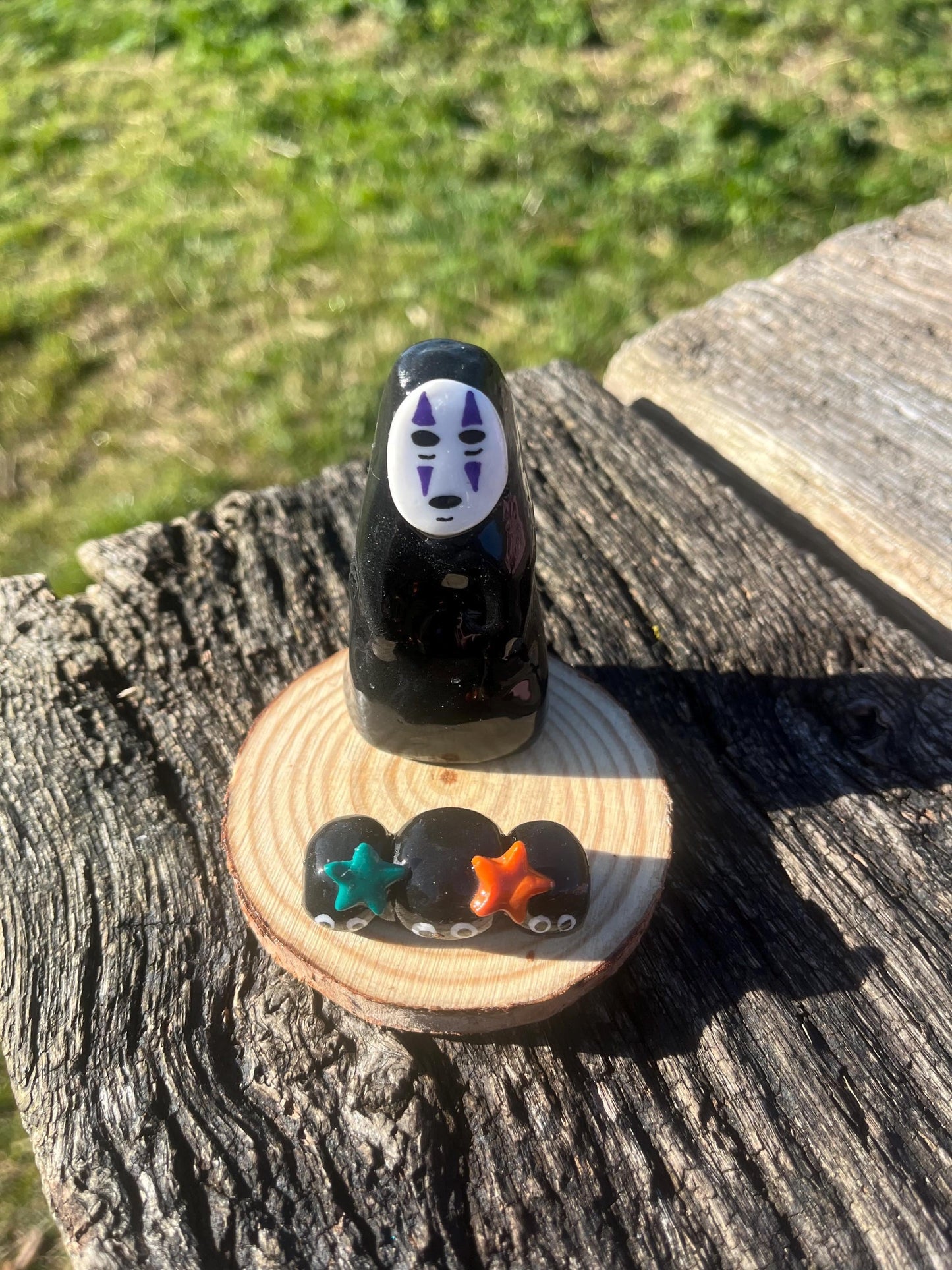No Face and Dust Sprite Phone Stand