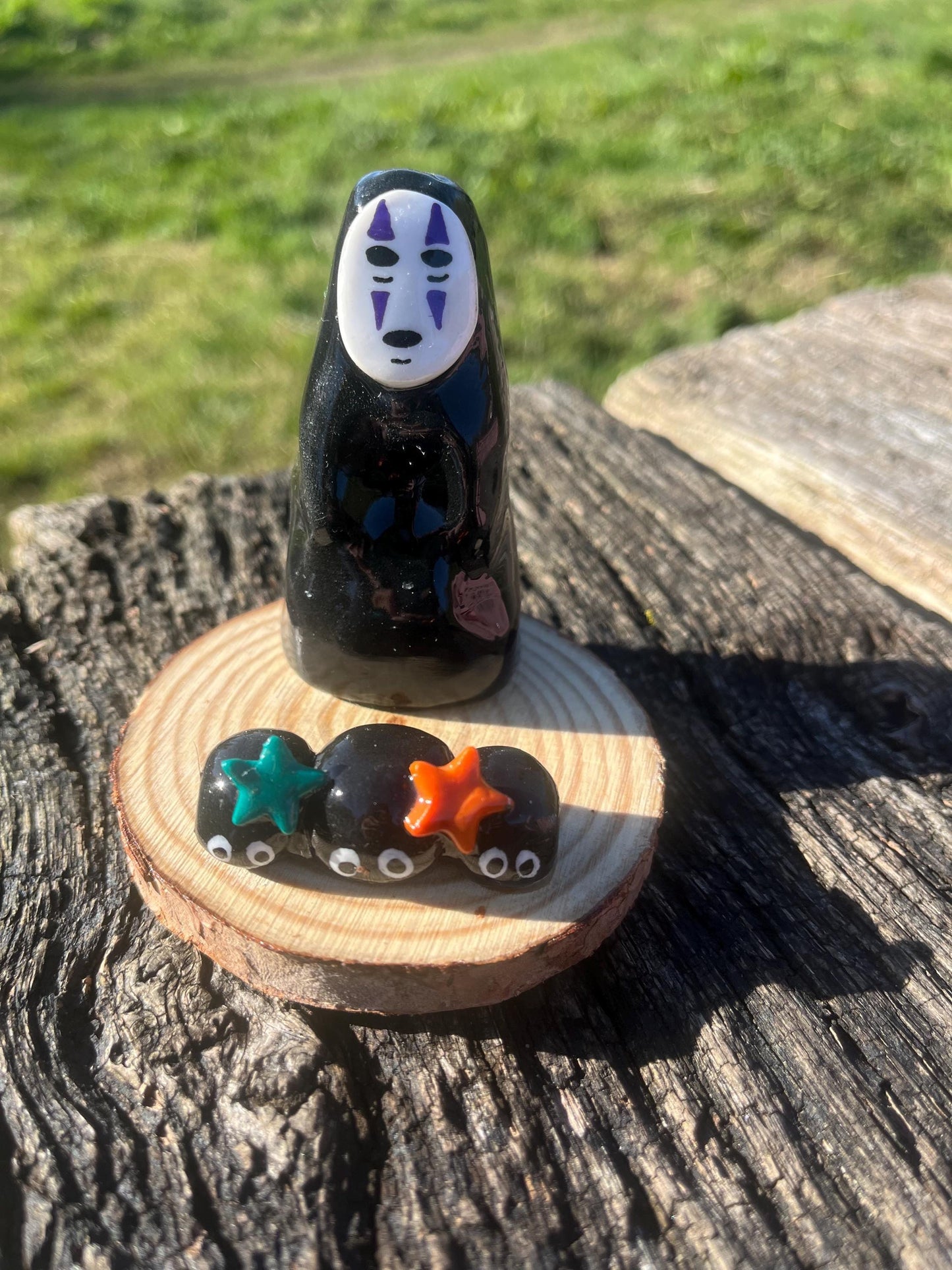 No Face and Dust Sprite Phone Stand
